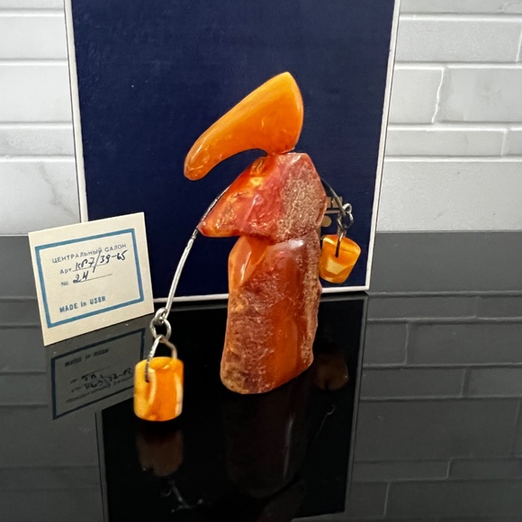 Vintage Butterscotch Baltic Amber Figurine Stone Big from EXPO'67 Montreal 27 g - Picture 3 of 17